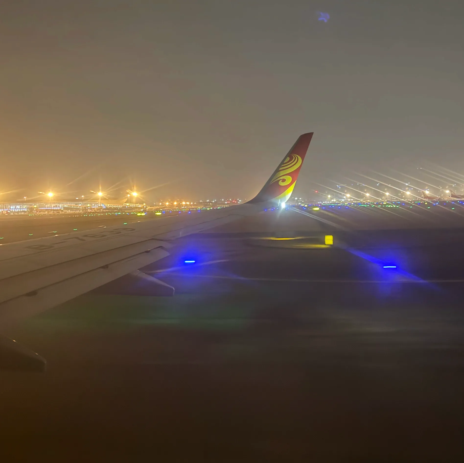 前往三亚的航班刚起飞